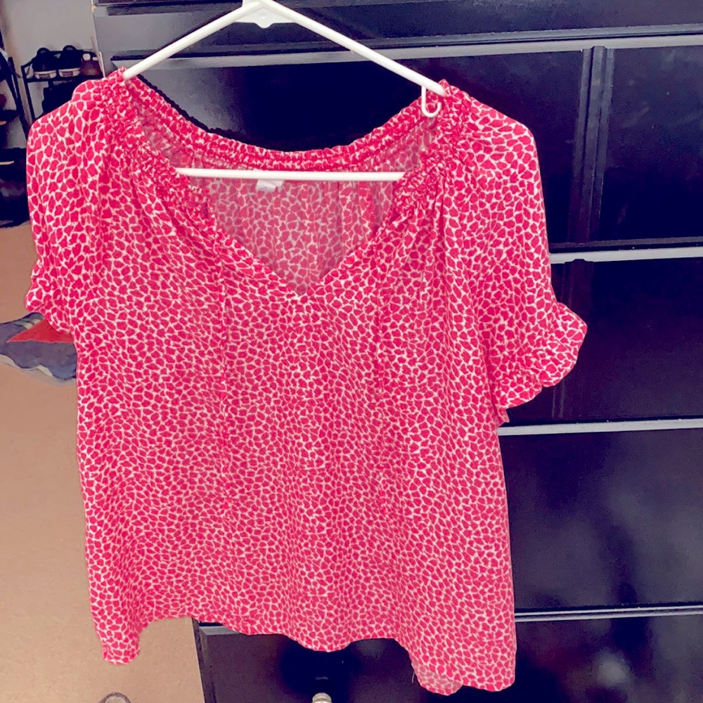 Pink giraffe print short sleeve blouse
